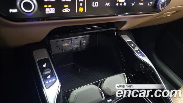 Kia Sorento 2023 — Фото 17/20