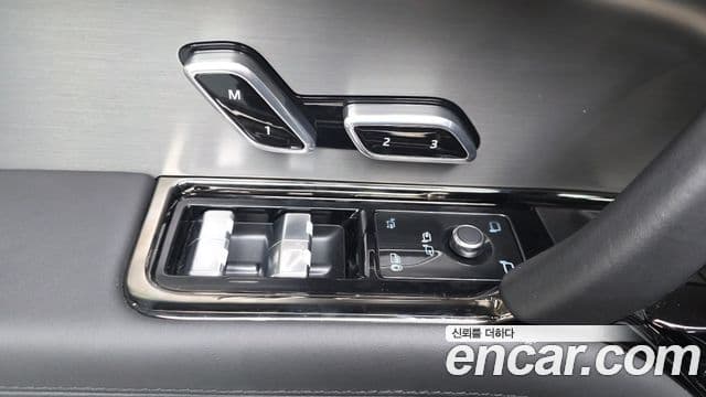 Land Rover Range Rover Sport 2023 — ფოტო 17/34