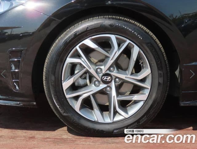 Hyundai Sonata 2022 — ფოტო 19/20