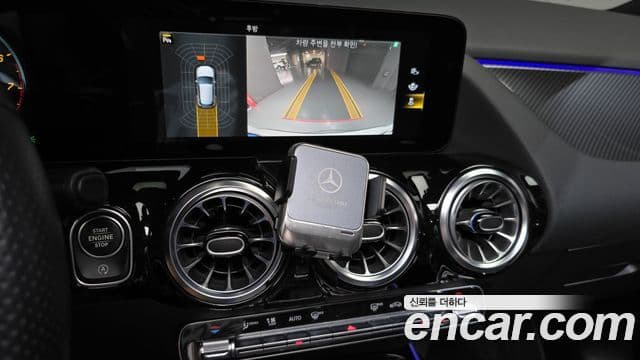 Mercedes-Benz GLA-Class 2021 — Şəkil 15/20