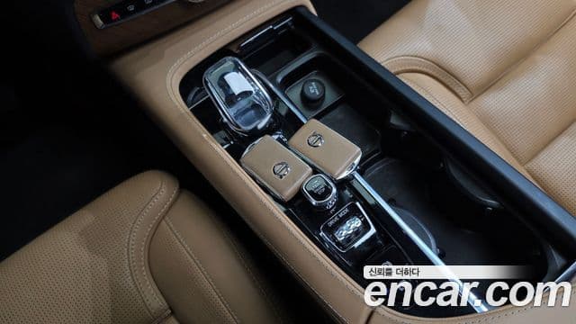 Volvo XC90 2020 — ფოტო 9/20