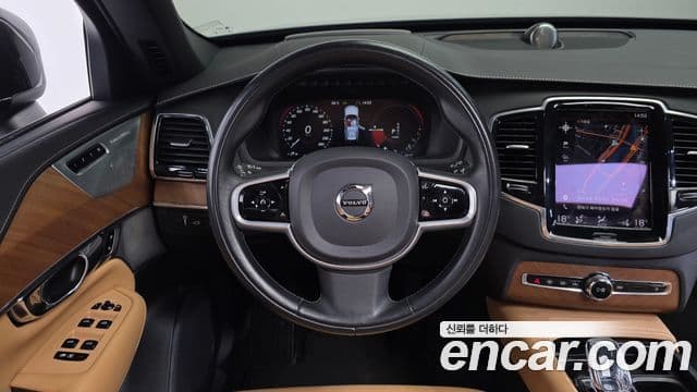 Volvo XC90 2020 — ფოტო 13/20
