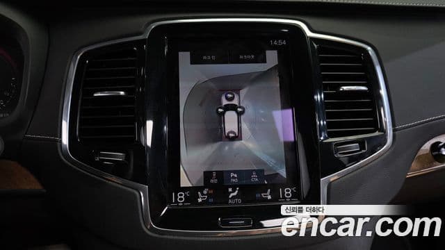 Volvo XC90 2020 — ფოტო 16/20
