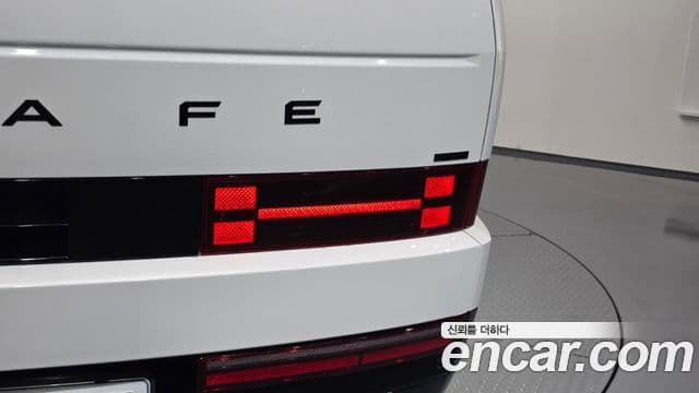 Hyundai Santa Fe 2024 — Photo 8/36