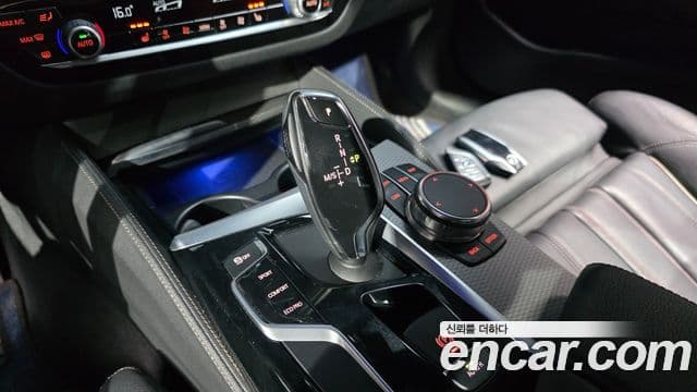 BMW 5 Series 2018 — Şəkil 9/20