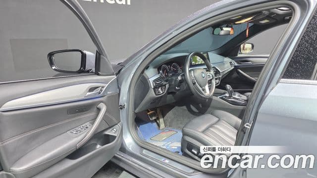 BMW 5 Series 2018 — Şəkil 13/20