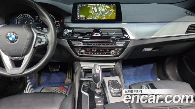 BMW 5 Series 2018 — Şəkil 15/20