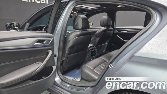 BMW 5 Series 2018 — Şəkil 17/20