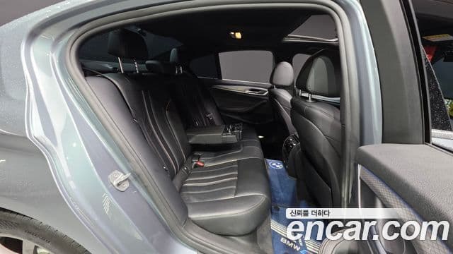 BMW 5 Series 2018 — Şəkil 19/20