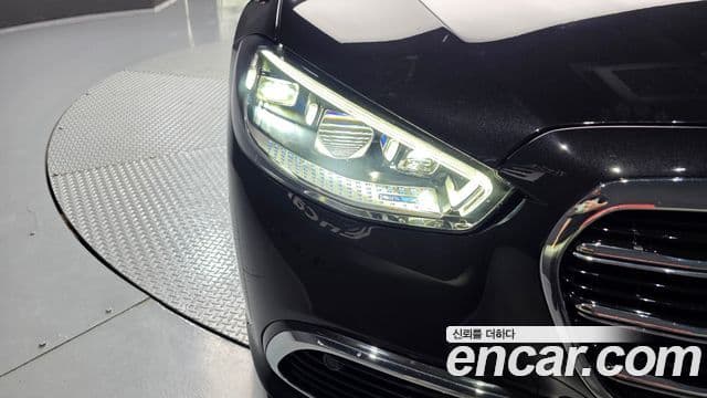 Mercedes-Benz S-Class 2025 — Photo 19/37