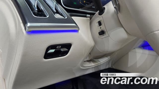 Mercedes-Benz S-Class 2025 — Photo 10/37