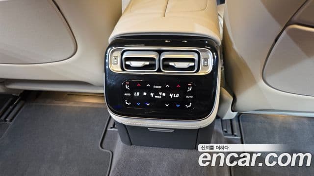 Mercedes-Benz S-Class 2025 — Photo 37/37