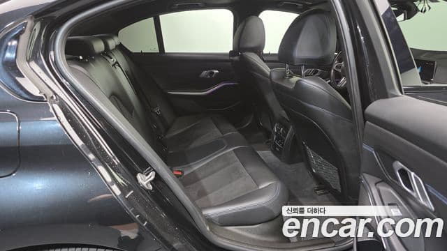 BMW 3 Series 2021 — фото 11 из 20