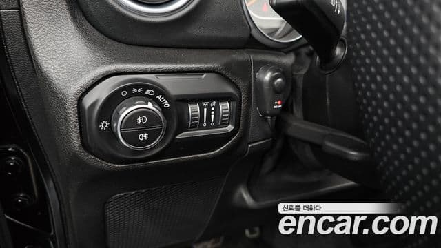Jeep Wrangler 2021 — Şəkil 14/20