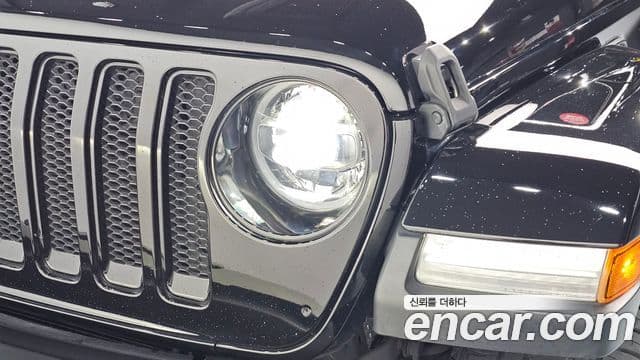 Jeep Wrangler 2021 — Photo 18/35