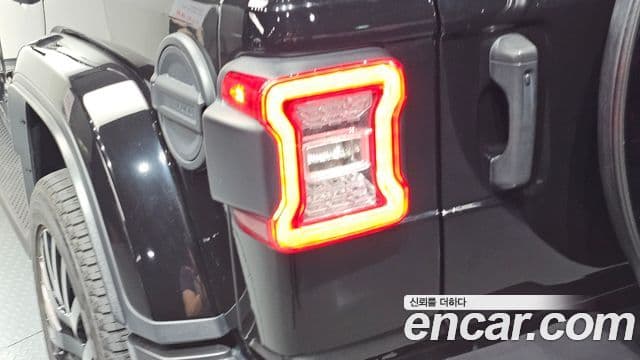 Jeep Wrangler 2021 — Photo 5/35