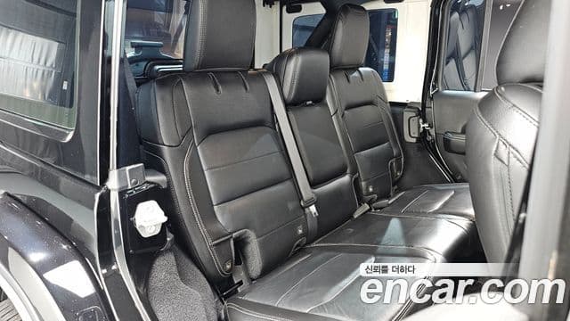 Jeep Wrangler 2021 — Photo 29/35