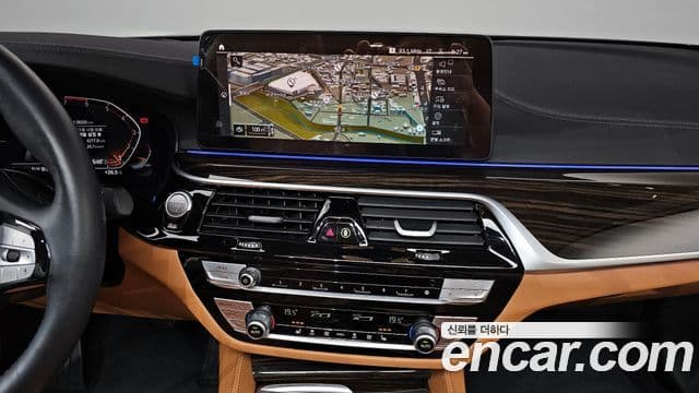 BMW 5 Series 2022 — Şəkil 12/20