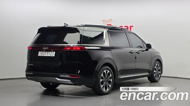 Kia Carnival 2023 — ფოტო 2/20