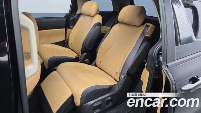 Kia Carnival 2023 — ფოტო 11/20