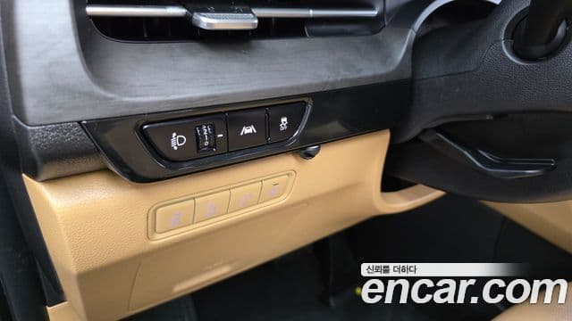 Kia Carnival 2023 — ფოტო 13/20