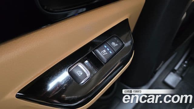 Kia Carnival 2023 — ფოტო 18/20