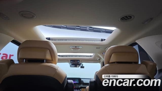 Kia Carnival 2023 — ფოტო 19/20