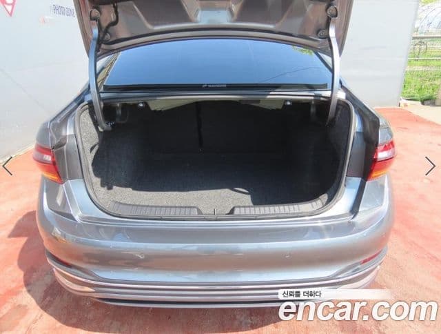 Volkswagen Jetta 2023 — ფოტო 4/19