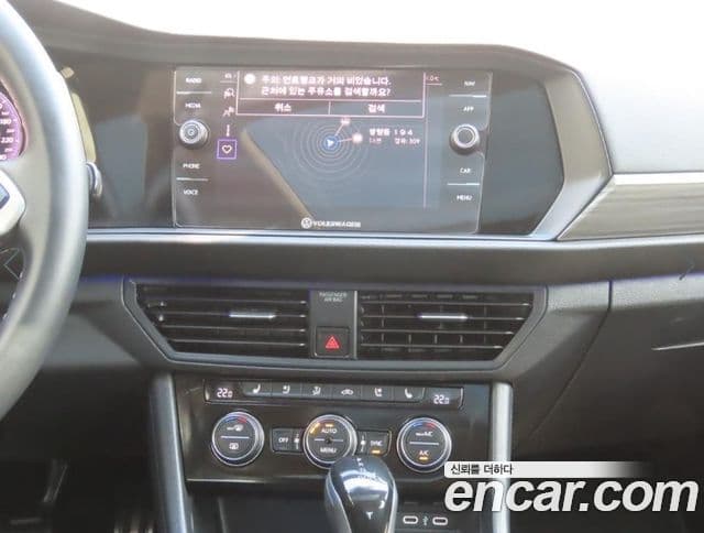 Volkswagen Jetta 2023 — ფოტო 8/19