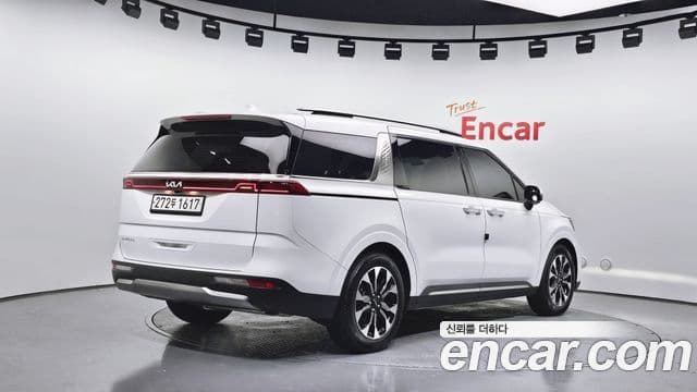 Kia Carnival 2023 — Фото 2/20