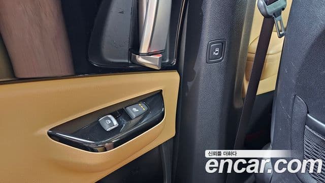 Kia Carnival 2023 — Фото 17/20