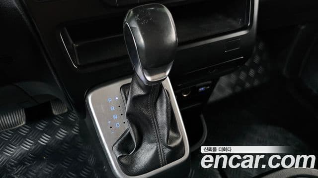 Hyundai Staria 2021 — ფოტო 9/20