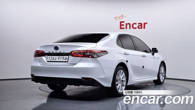 Toyota Camry 2023 — Photo 24/32