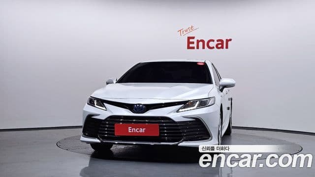 Toyota Camry 2023 — Photo 10/32