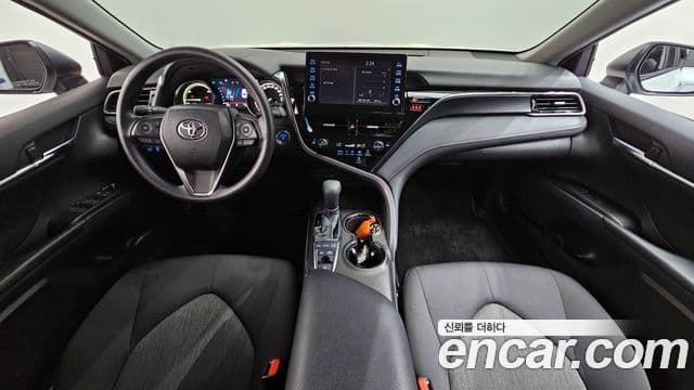 Toyota Camry 2023 — Photo 17/32