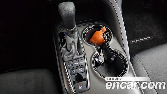 Toyota Camry 2023 — Photo 28/32