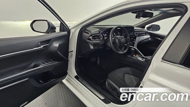Toyota Camry 2023 — Photo 11/32