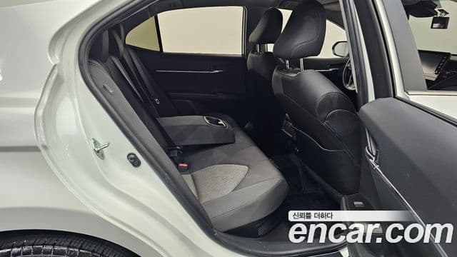 Toyota Camry 2023 — Photo 19/32