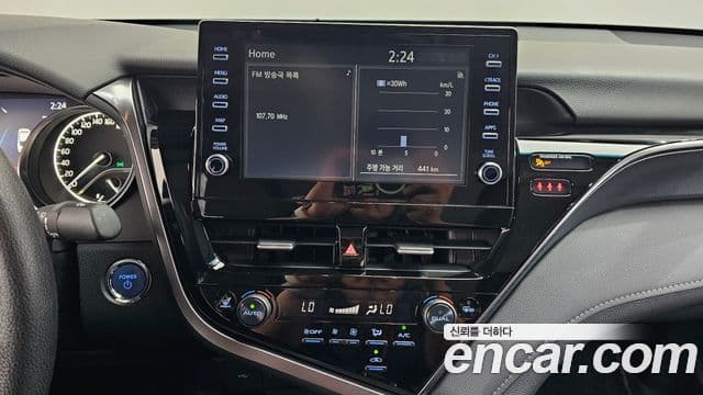Toyota Camry 2023 — Photo 3/32