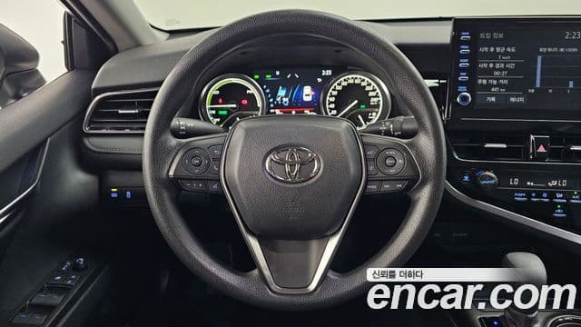 Toyota Camry 2023 — Photo 27/32