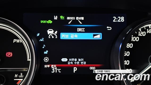 Toyota Camry 2023 — Photo 30/32
