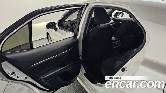 Toyota Camry 2023 — Photo 12/32