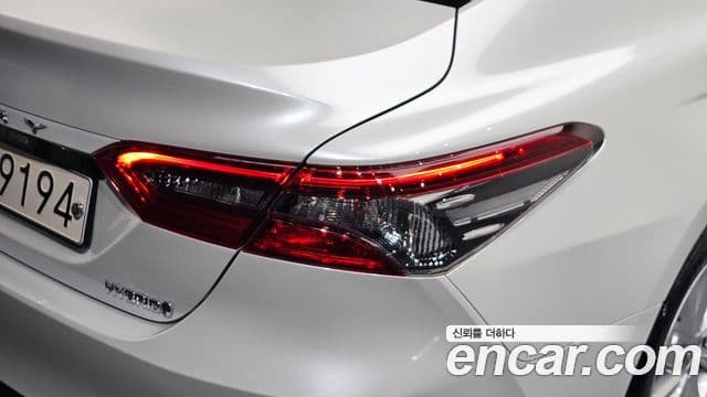 Toyota Camry 2023 — Photo 22/32