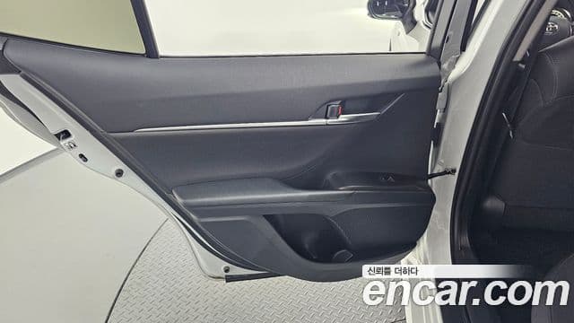 Toyota Camry 2023 — Photo 4/32