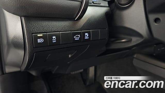 Toyota Camry 2023 — Photo 15/32
