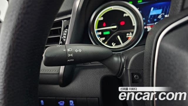 Toyota Camry 2023 — Photo 6/32