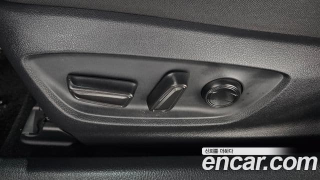 Toyota Camry 2023 — Photo 8/32