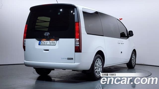 Hyundai Staria 2024 — ფოტო 1/20