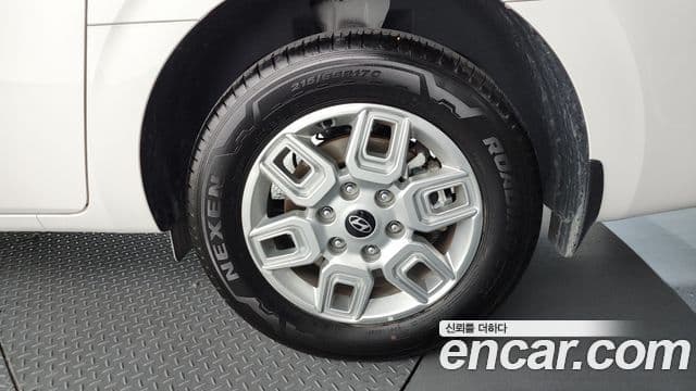 Hyundai Staria 2024 — Photo 1/31