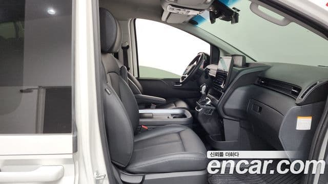 Hyundai Staria 2024 — Photo 6/31